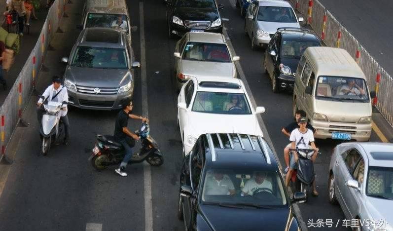 自己开车正常行驶被人撞了啥原因,正常开车被电动车撞了认定全责