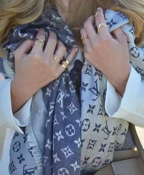 买三个lv包送什么,买lv三合一