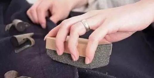 丝绒衣服爱粘毛怎么办,丝绒衣服粘毛洗衣服时怎么处理