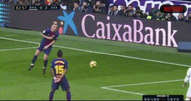 震惊足坛的手球,足球场上的手球