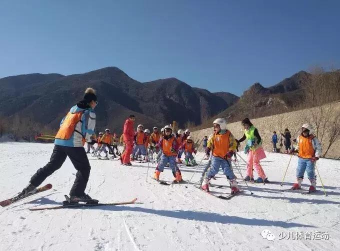 青少年滑雪冬令营报名,天津寒假滑雪训练营