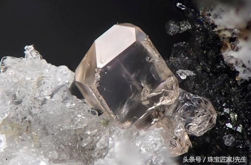 锆石贵不,一百以下锆石廉价吗