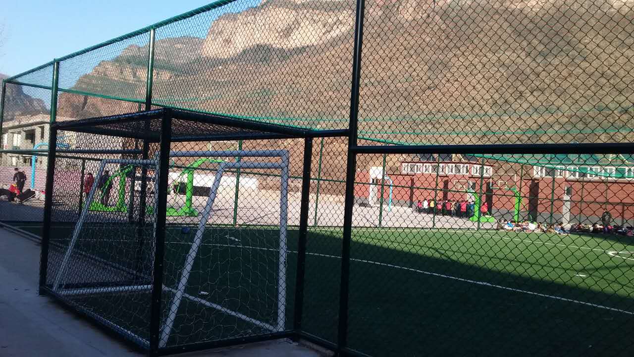 5人制笼式足球场效果图,5人制足球场围网高度国家标准