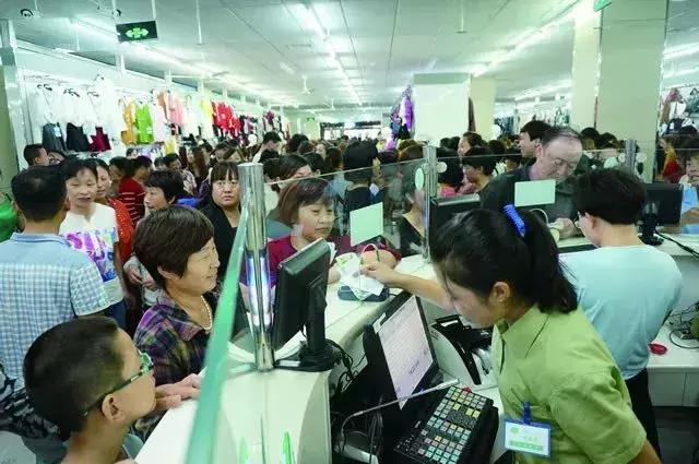 如何对待顾客和员工？信誉楼这样处理，值得所有老板反思