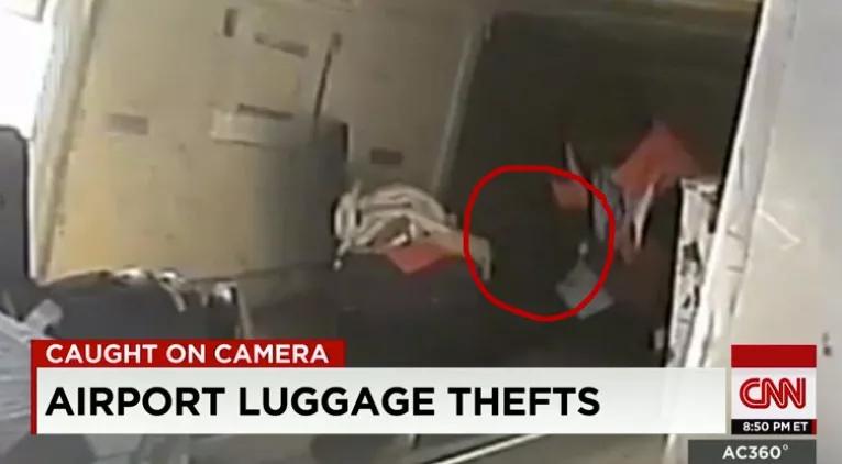 美女血拼五个Coach包带回国,然而,打开行李的一瞬间,啥都没了