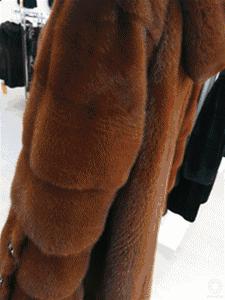 如何辨别皮草的真假,真假皮草的辨别方式