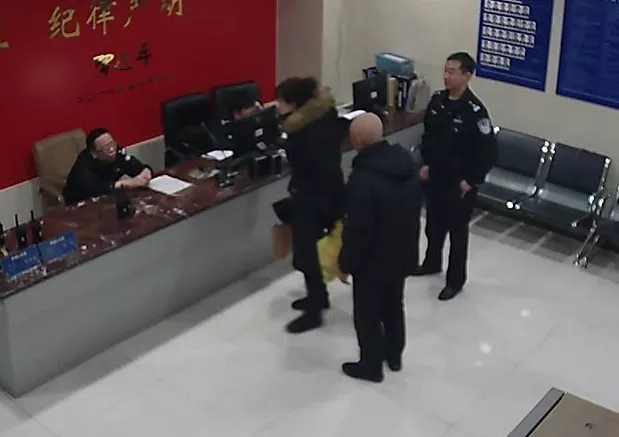 110警察接话日常,110警察来了