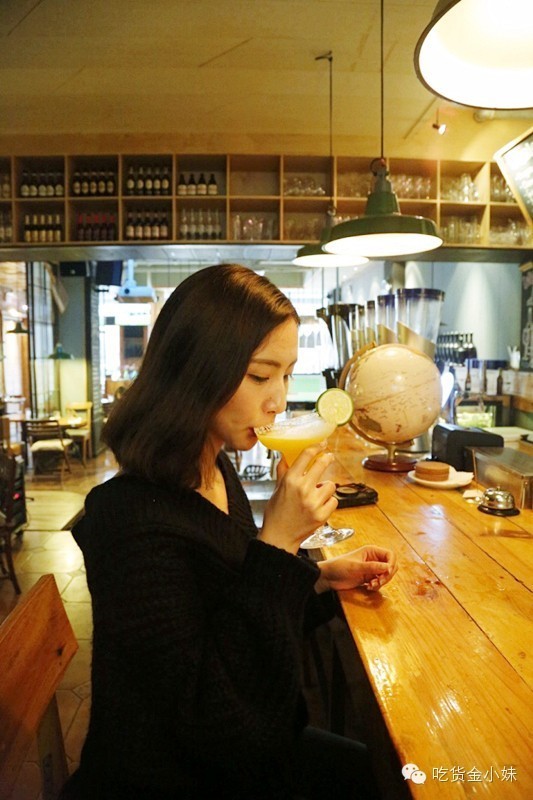 家附近居然藏着这么一家露天餐厅,市中隐藏的特色餐厅