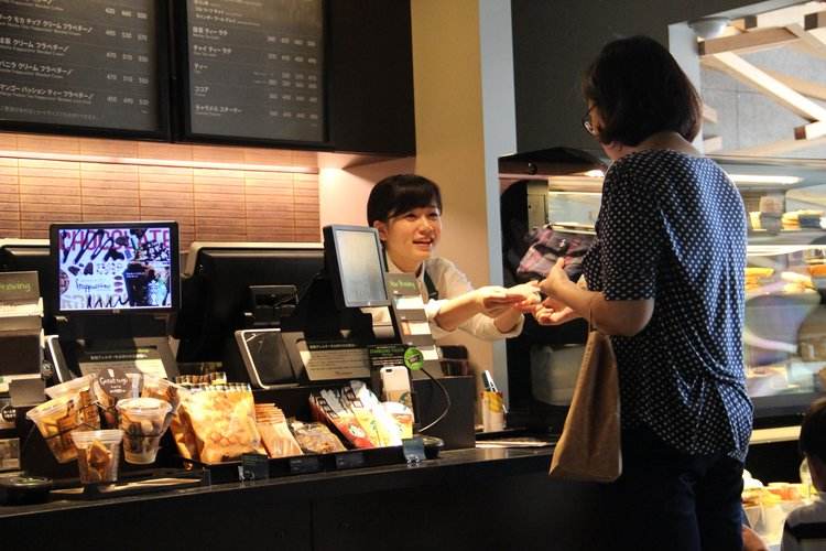 实体店生意难做想转行,马云说实体店生意难做