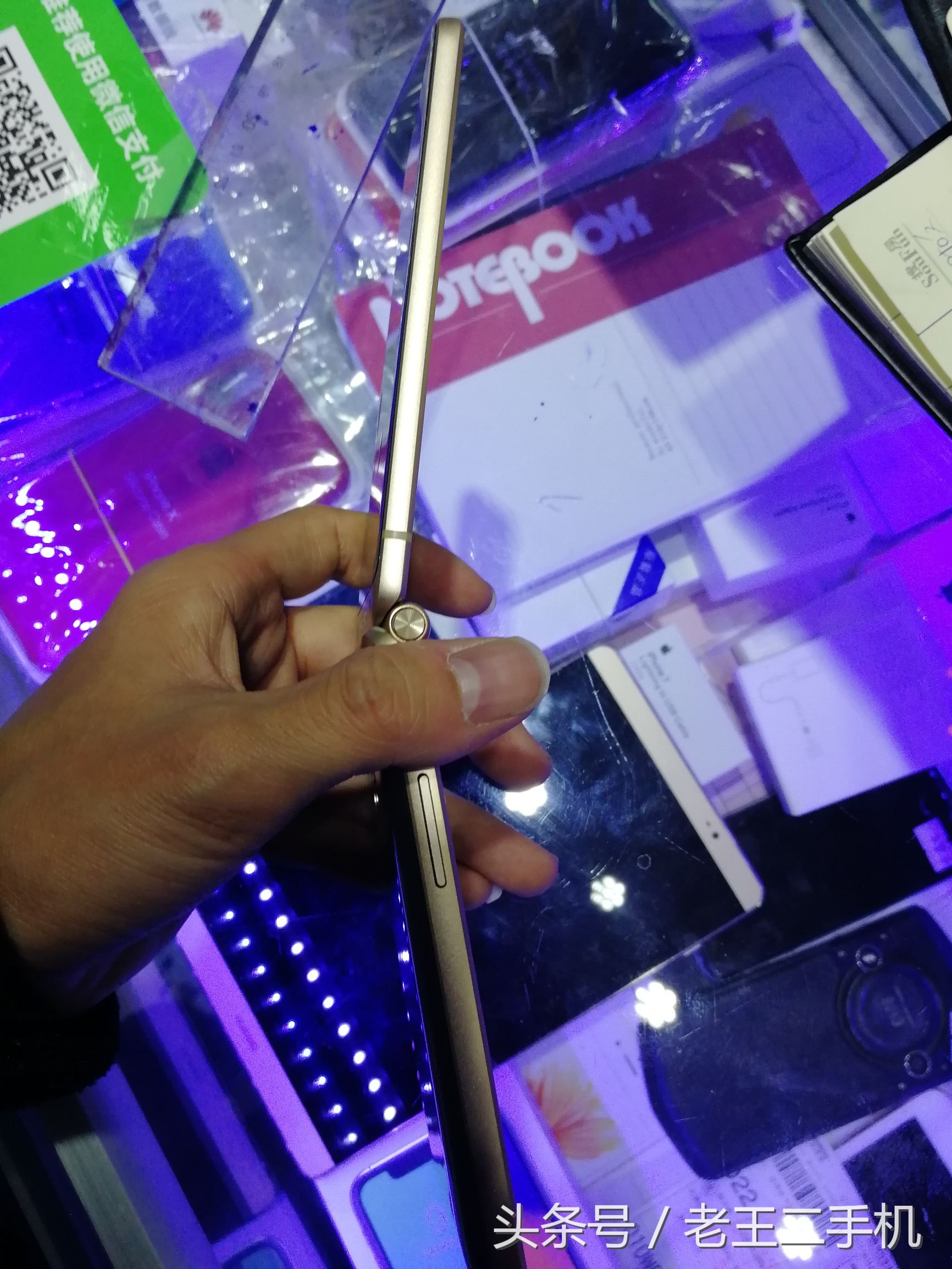 作为成功人士,三星大翻盖w2019你该如何选择