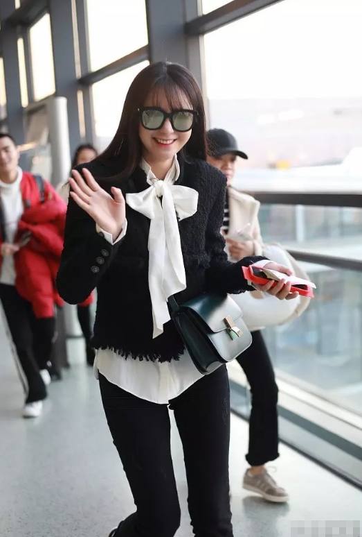 周冬雨和沈梦辰谁漂亮,周冬雨和一个女明星很像