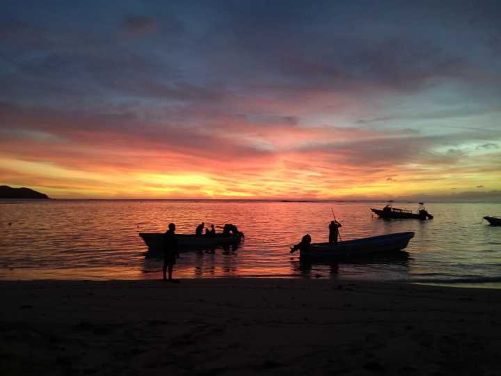 汤加和斐济哪个国家大,斐济国家主产什么