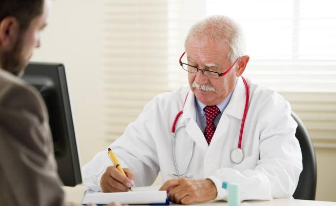 尿潜血1+阴性是怎么回事严重吗,尿潜血1+镜下红细胞1是什么意思