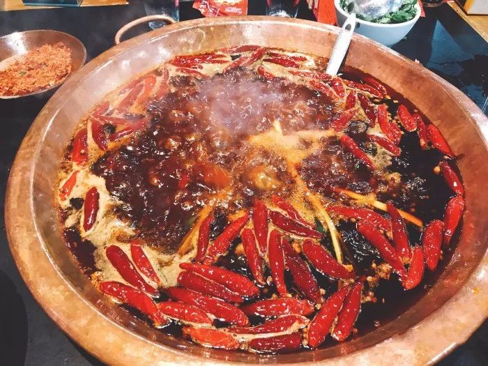 这些不好找的苍蝇火锅,是每个成都人火锅记忆的起点