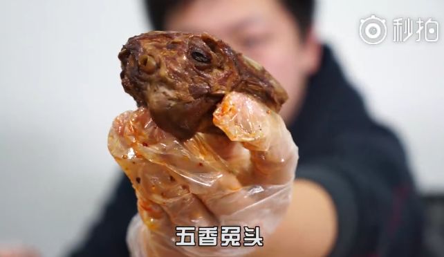 今年指定要买够的年货，七大姑八大姨说完爆双流老妈兔头。