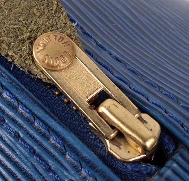 看标辨别lv包包真假,lv拉链真假鉴别方法双肩包