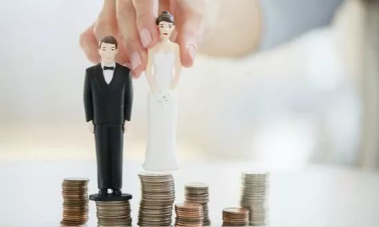 郭树清痛斥违规金融集团,王健林抛售海外资产