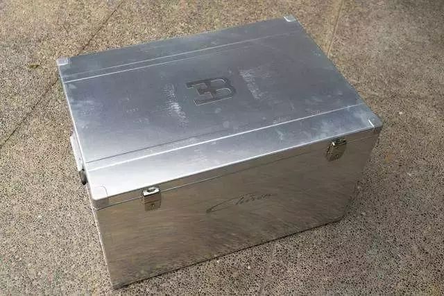 几百上千万买的豪华车，你以为只有裸车？这些赠品能换一辆奔驰！