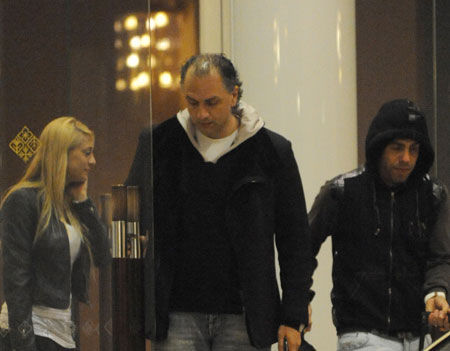 都是足坛浪子,小罗留下一段段传奇!他,留下一滩滩唾弃!