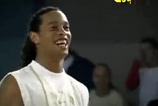 如果我说那个背过梅西的家伙是傻子，你会同意吗？