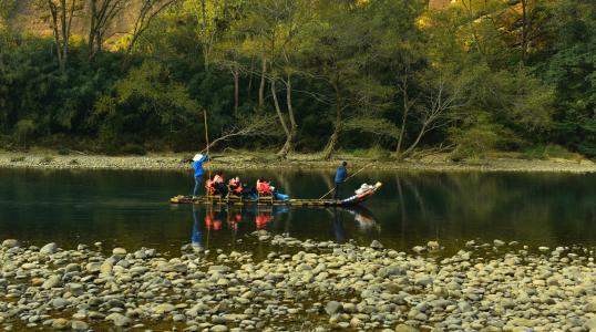 在炎炎夏日里体验寒冷的感觉,在寒风中的感受