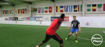 足球十大最简单过人技巧,足球过人怎样晃重心