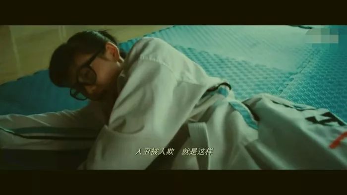 女朋友老嫌弃自己丑想去整容,因为男朋友嫌自己丑整容