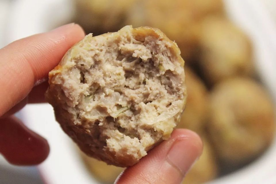 不放调料粉的肉丸怎么做,怎么做的肉丸子不柴不散