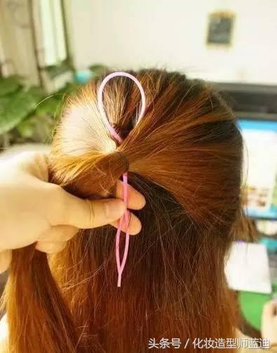 适合披着的扎发,披头散发怎么扎简单又漂亮