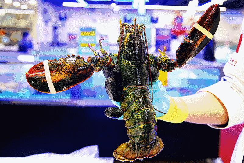 在超市里吃海鲜,在超市里面吃饭吃海鲜