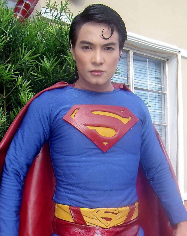 男子为了变美去整容,男子为变帅去整容