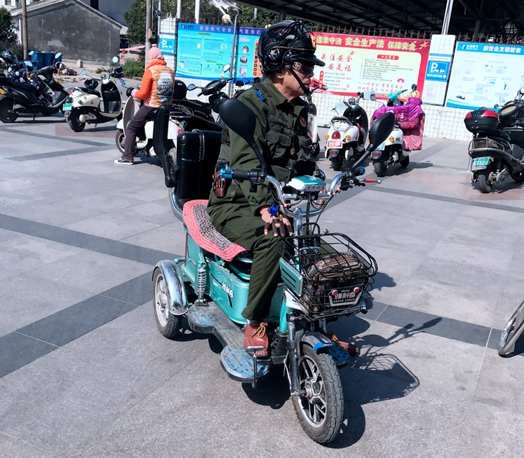 北海“达闻西”：一身装扮，劲过“小鲜肉”