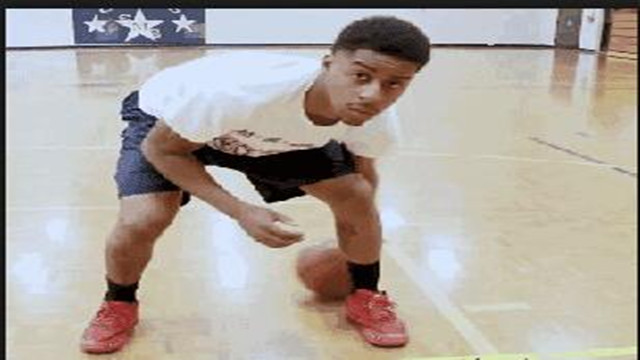 篮球10大必学技巧教学,篮球左手转身教学