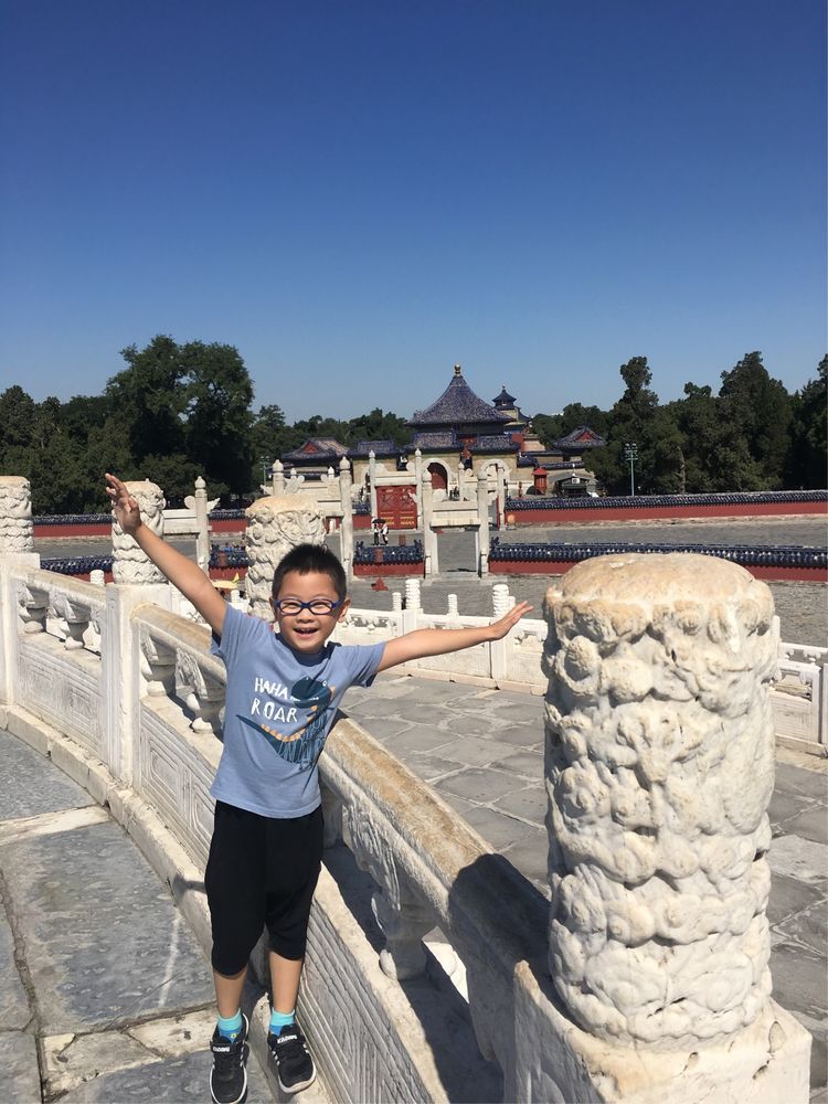 和小屁孩们一起出去玩的视频,和小屁孩玩的一天