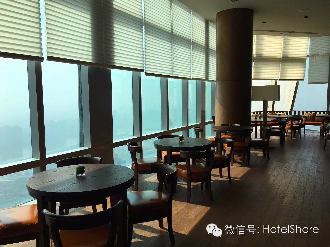 63楼泳池望月、70楼酒吧摘星，广州柏悦|探店首发