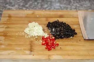 无骨鸡爪爆款榜第一,无骨黑鸡爪超脆