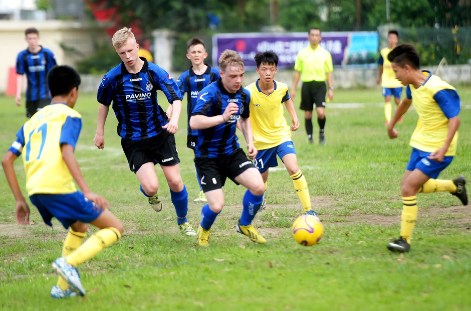 中俄青少年足球友谊赛大庆,中俄拔河比赛少年完整版