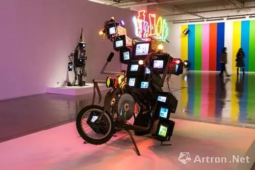 白南准与博伊斯,白南准向博伊斯致敬