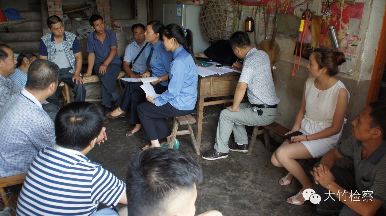 第35期图说：检察官“男神”----足球场上的英姿