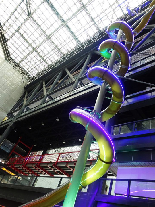 史上最刺激的超级大漩涡水滑梯,超高滑梯大挑战