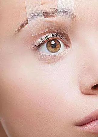 眼皮耷拉预示什么疾病,眼皮跳动的预兆是吉是凶