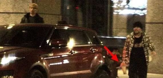 周杰伦发福照片网友求别喝奶茶,周杰伦喝奶茶变胖了