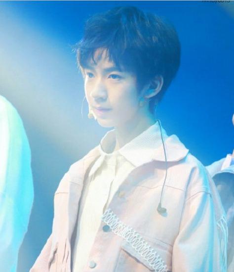 tf家族兄弟们对贺峻霖的宠爱,tf家族贺峻霖几代