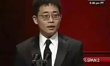 你不开心啊？看脱口秀啊