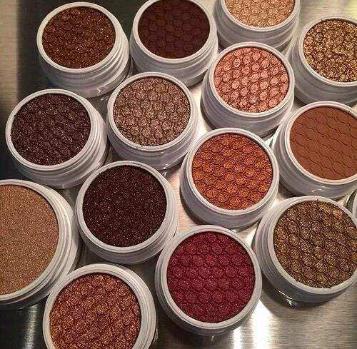 迪奥和香奈儿的眼影哪个好,香奈儿五色眼影对比迪奥4色眼影