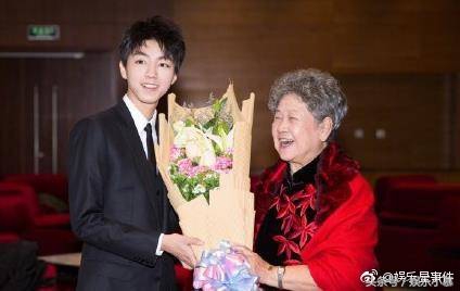 2018中国文联春晚王源,百花迎春2019文联春晚王源