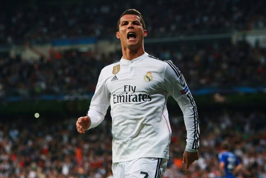 足球场上c罗受伤的暖心瞬间,足球超燃瞬间c罗受伤继续踢