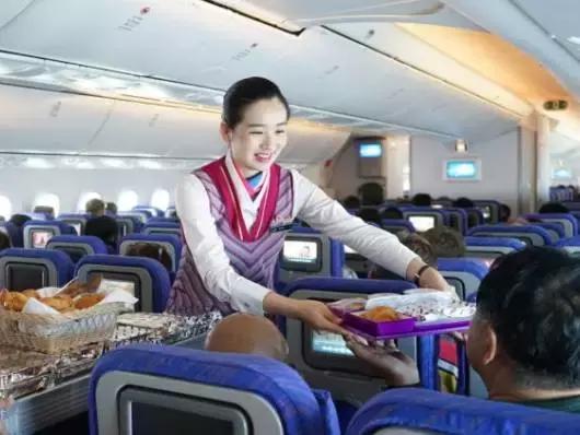 首次坐飞机注意事项违禁物品,第一次坐飞机需要注意什么神回复