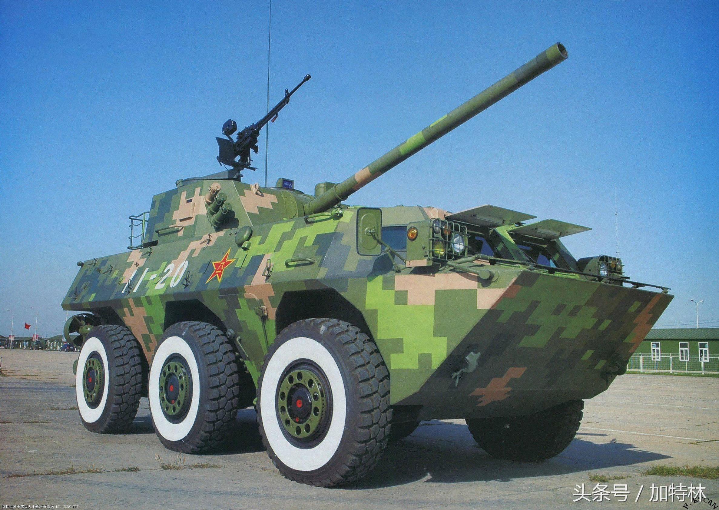 中国装甲战车路上行驶,中国装甲车过泥潭