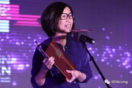 她是一个有趣的灵魂,有趣的灵魂才是女人最着迷的